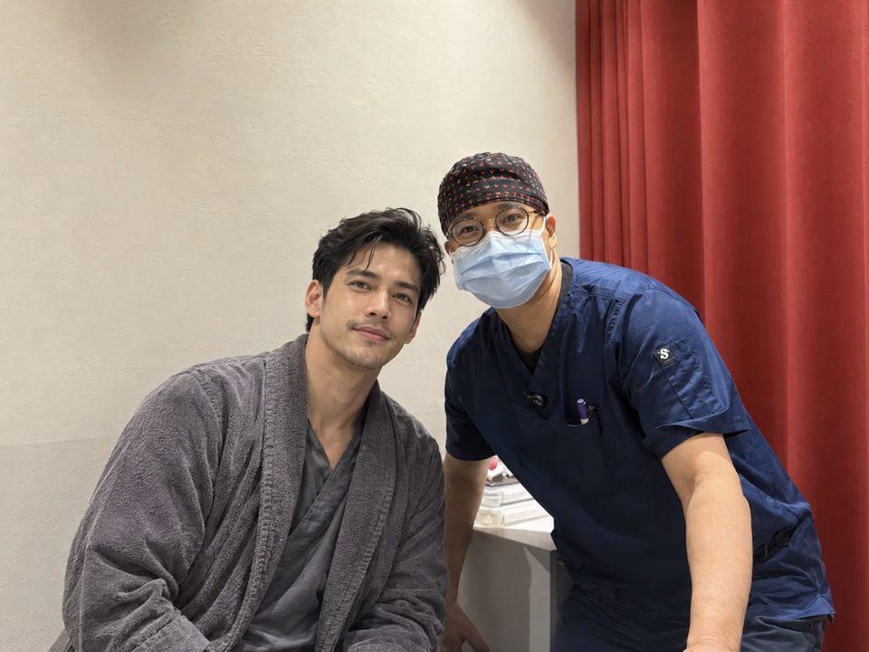 A client with his doctor at a Seoul clinic